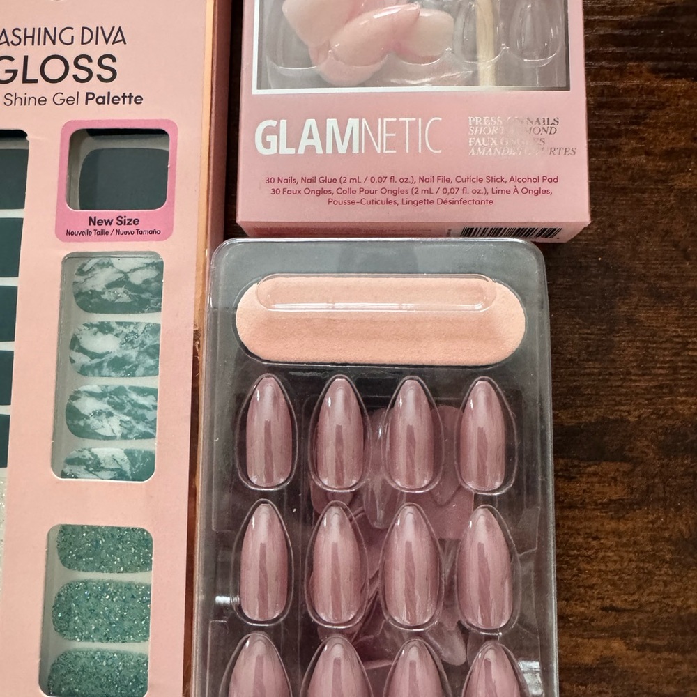 Assorted Press-On Nail Sets - Picture 3 of 4